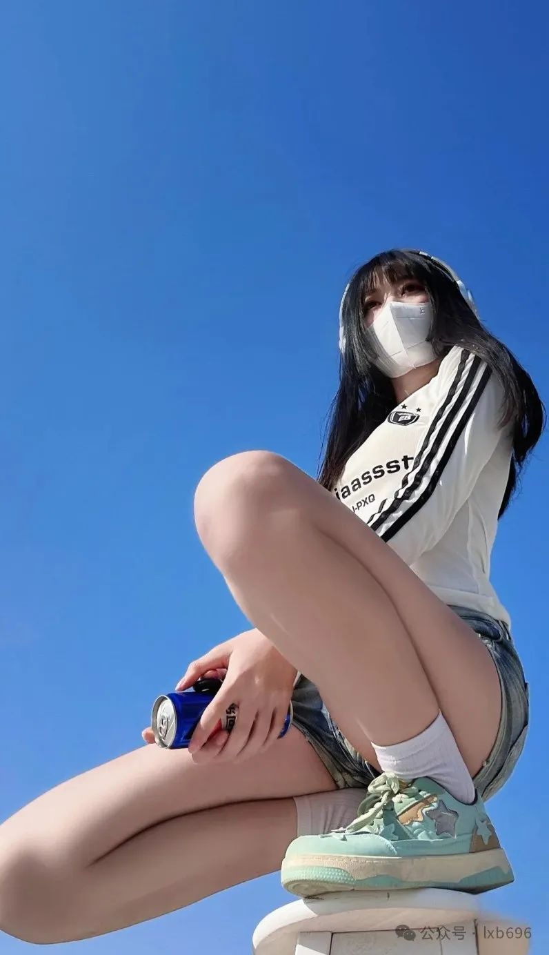 为什么今年短裙格外的短